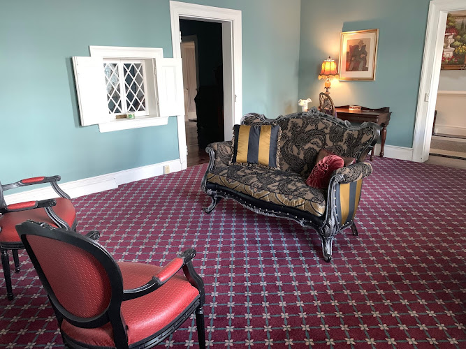 funeral home near me Dering-Henson Funeral Home