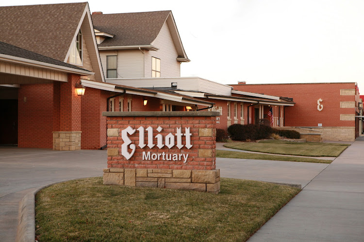 funeral home near me Elliott Mortuary & Crematory