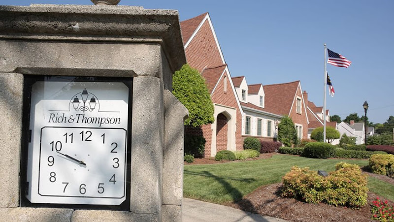 funeral home near me Rich & Thompson Funeral & Cremation Services