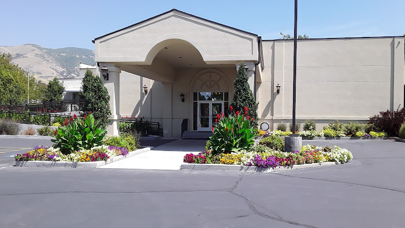 funeral home near me Russon Mortuary & Crematory